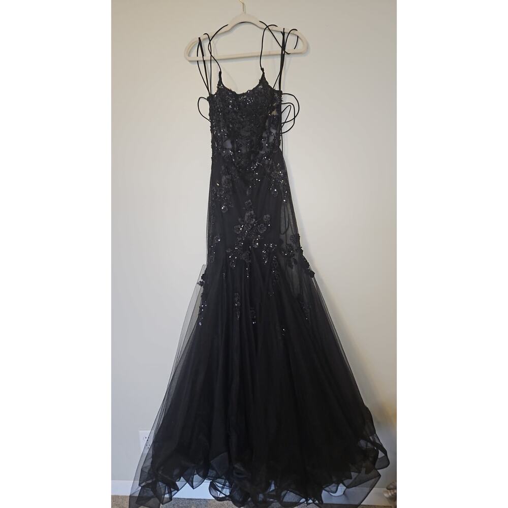 GB Beaded Applique Lace-Up Back Mermaid Gown – Size 3 - Picture 2 of 7